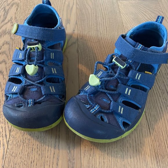 KEEN Boy's Newport Closed Toe Water Shoe Sandal - Picture 5 of 5